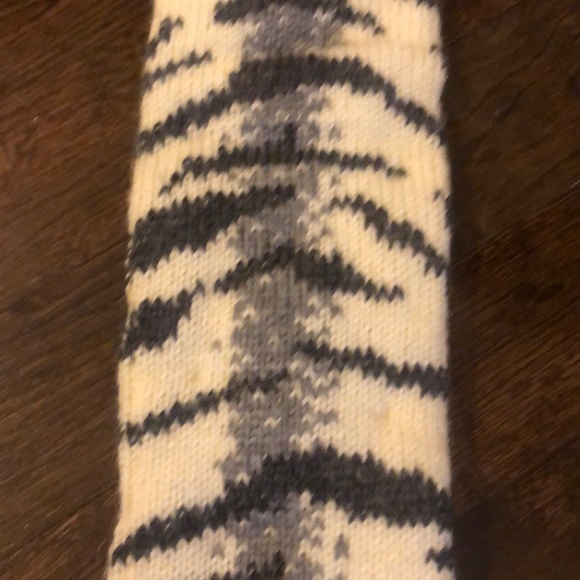 Kate Spade Tiger Knit Scarf - Picture 8 of 8